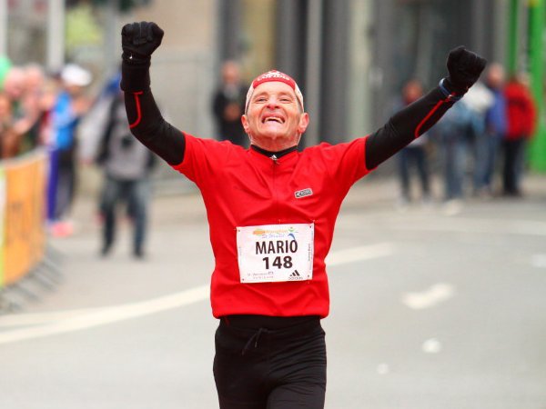 Mario Steiner im Ziel des St. Wendel Marathon 2013